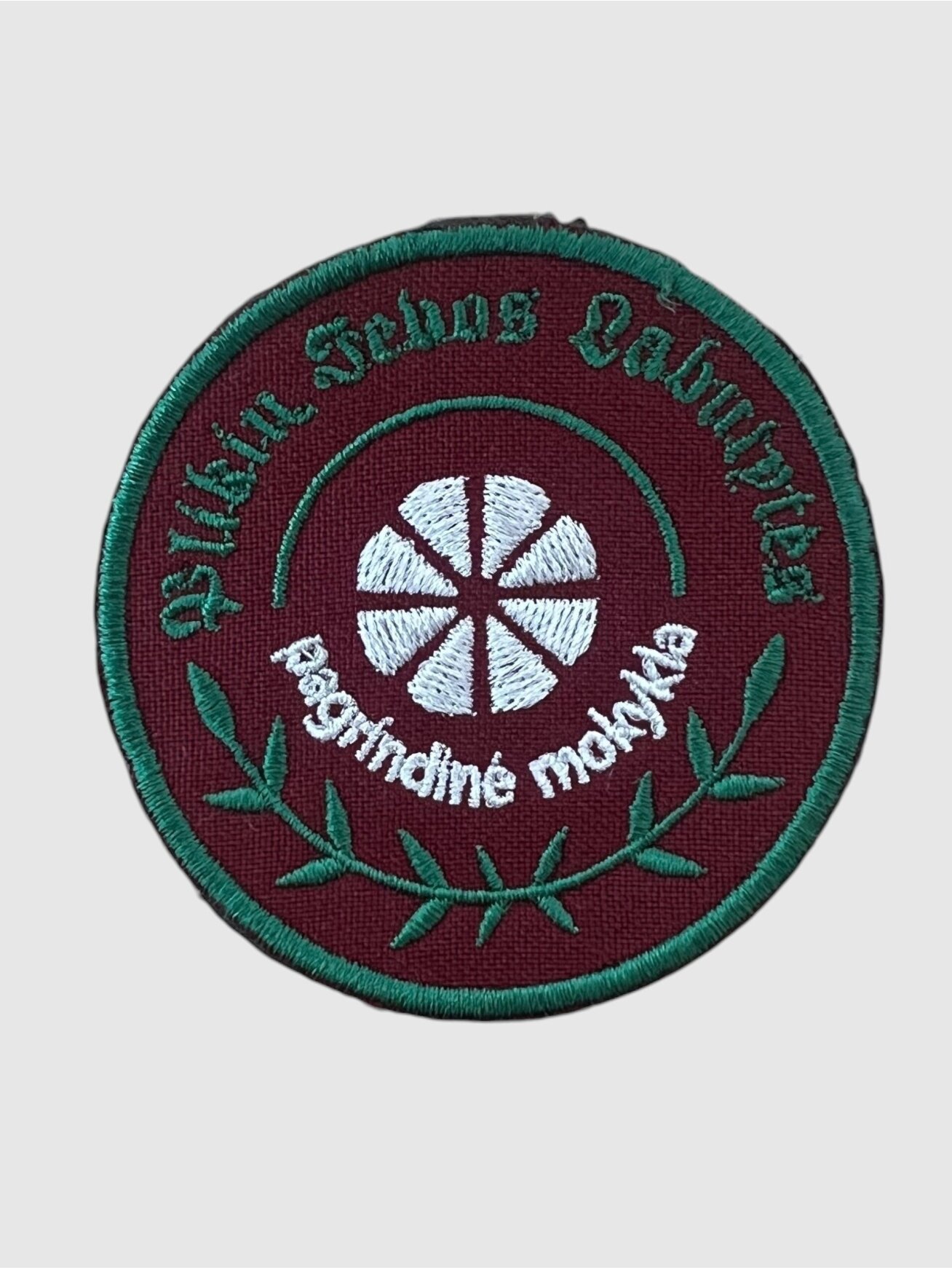 Plikių Ievos Labutytės pagrindinės mokyklos emblema